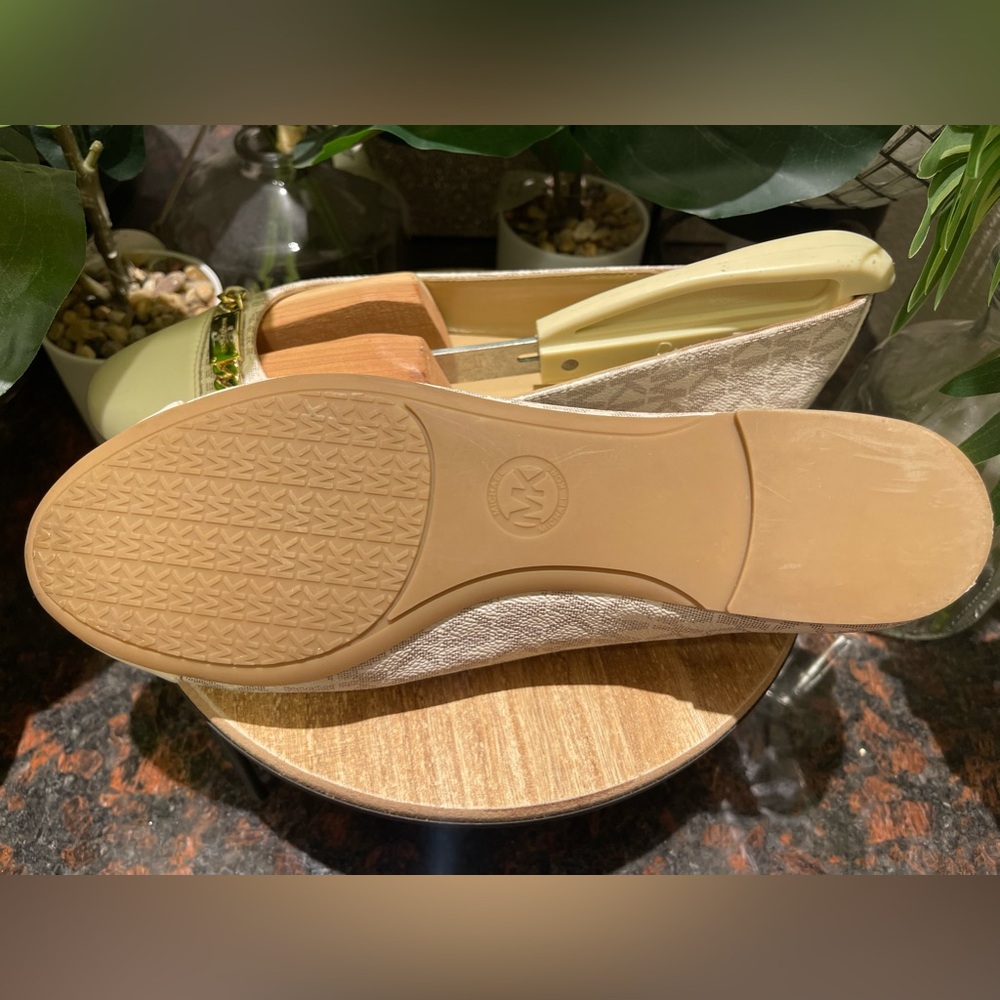 Michael Kors vanilla ballet flats MK mini logo w/ gold plate Slip on rubber sole - Picture 3 of 10